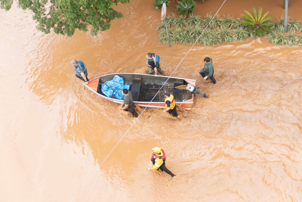 Tropical Storm Australia: Thousands Evacuated as Cyclone Hits