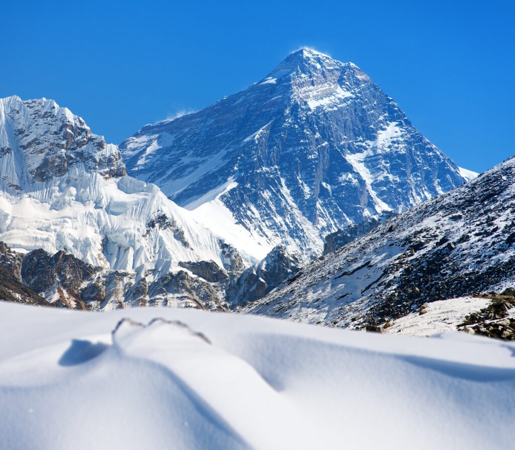 Xenon Gas Promises 7-Day Everest Climb, Sparking Safety Debate