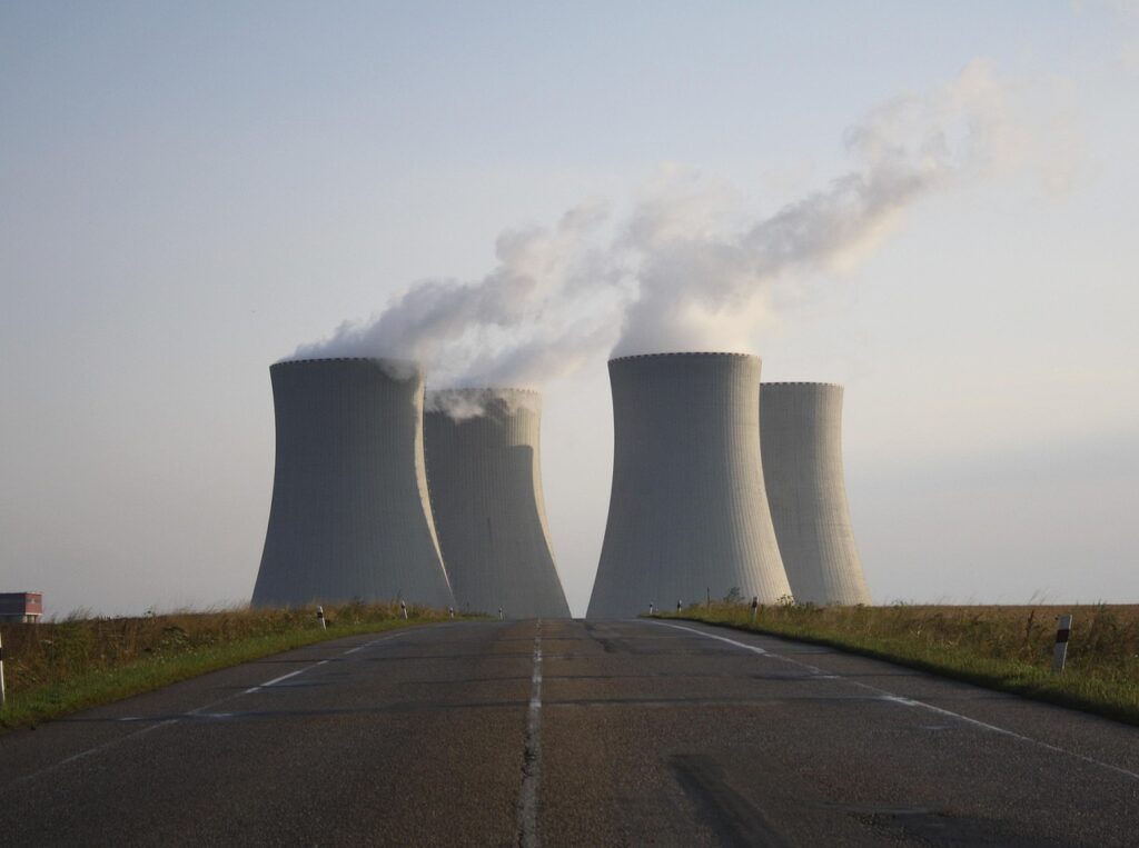 Trump Signs Orders to Speed Up U.S. Nuclear Development